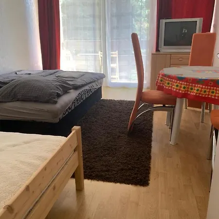 Green Holiday Apartman *